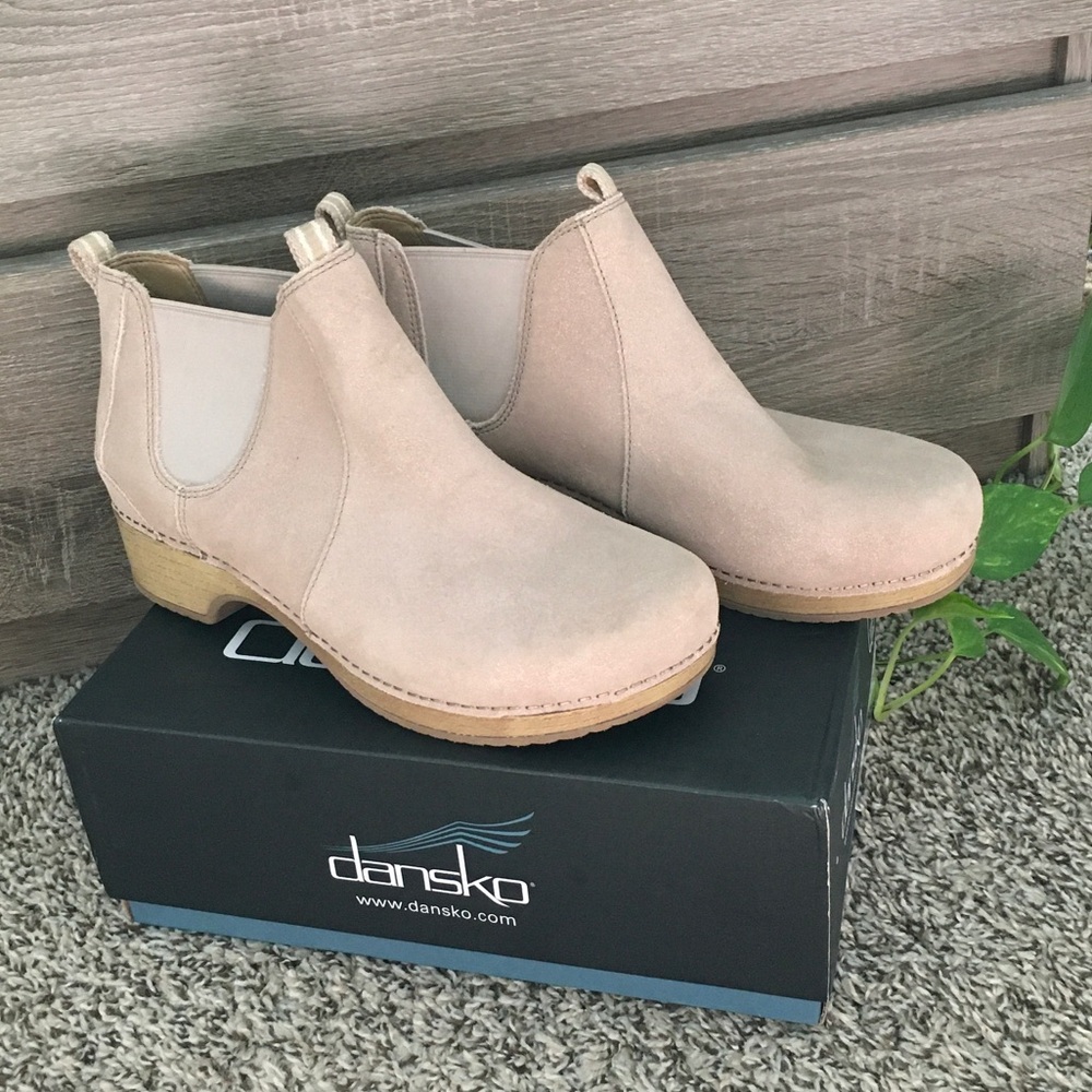 New Dansko Champagne Taupe Suede Chelsea Ankle Booties size 40
